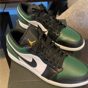Jordan 1 low green toe